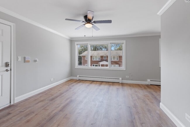 Building Photo - Rehabbed 2 Bedroom In Prime Lake Bluff Location - Pet Friendly - Free Parking!