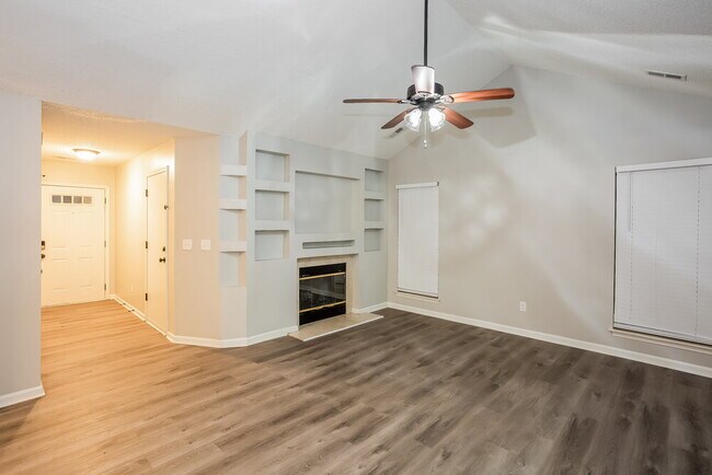 Foto del edificio - 8620 Warwick Crest Ln