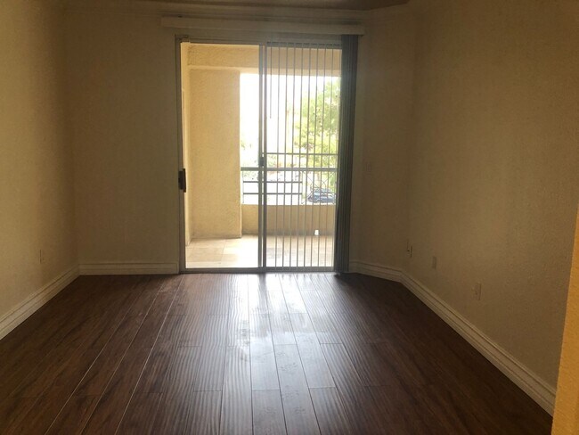 Foto del edificio - 220 E Flamingo Rd