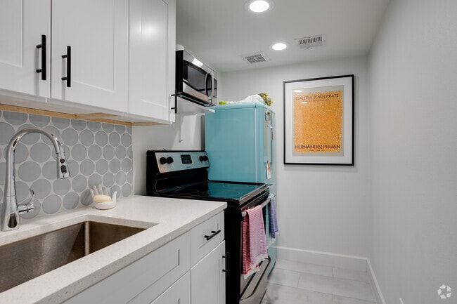 Interior Photo - Polanco