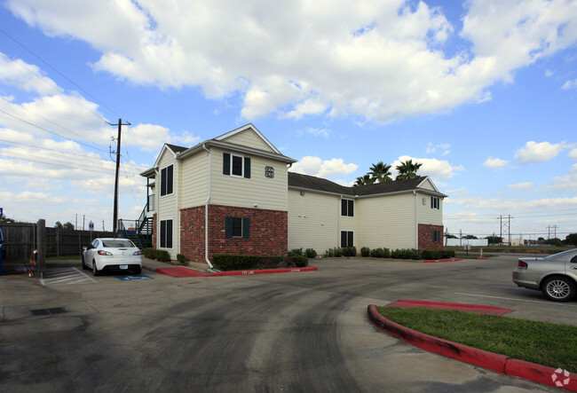 Rosenburg Texas Apartments - Falcon Pointe