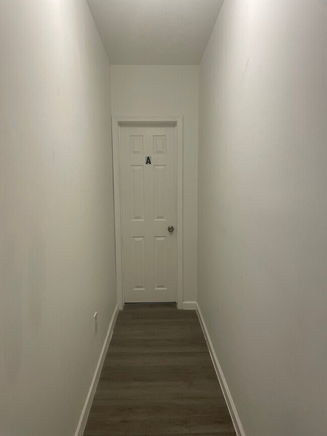 Unit Entrance - 446 Walnut St