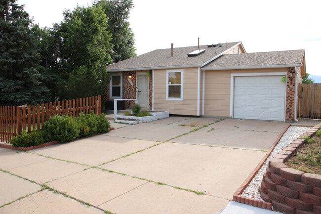 Building Photo - 6610 Parkridge Ct