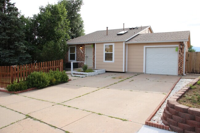 Foto del edificio - 6610 Parkridge Ct