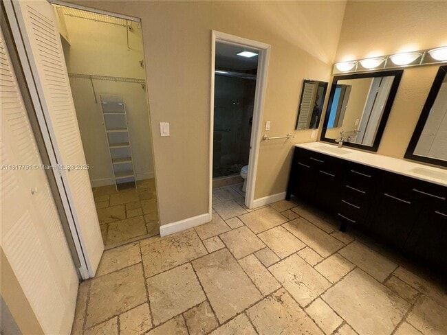 Building Photo - 20505 E Country Club Dr