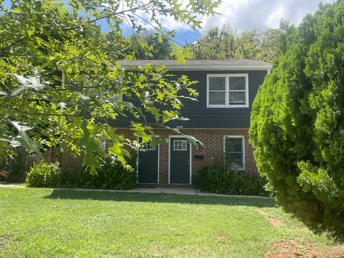 Front of duplex - 1008 Mark St