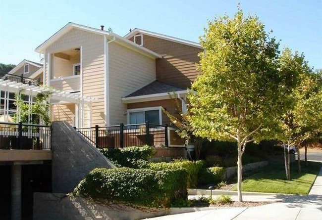 Building Photo - 1192 Walker Ave