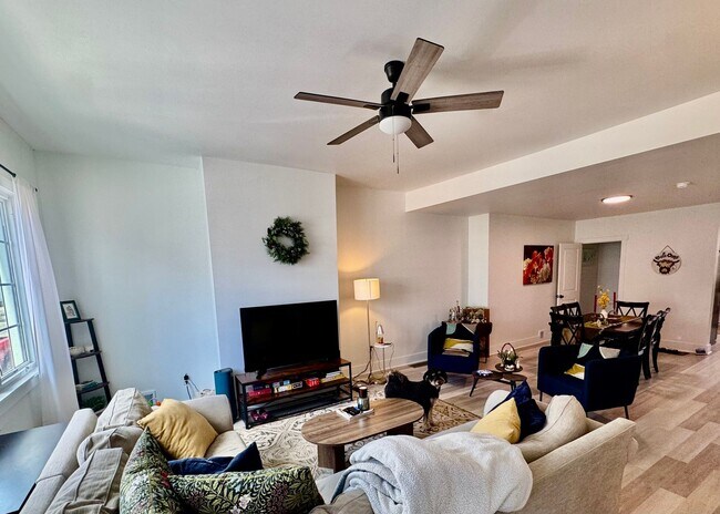 Foto del edificio - Gorgeous Newly Renovated Home in the Heart of Bloomfield - Available August 24th!
