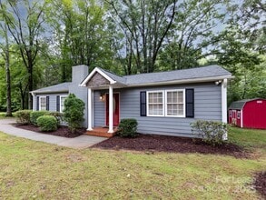 Building Photo - 3109 Forest Lawn Dr