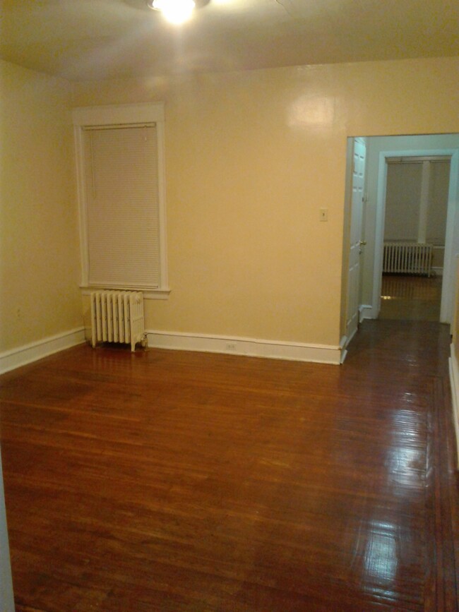 Living room - 6641 Rutland St