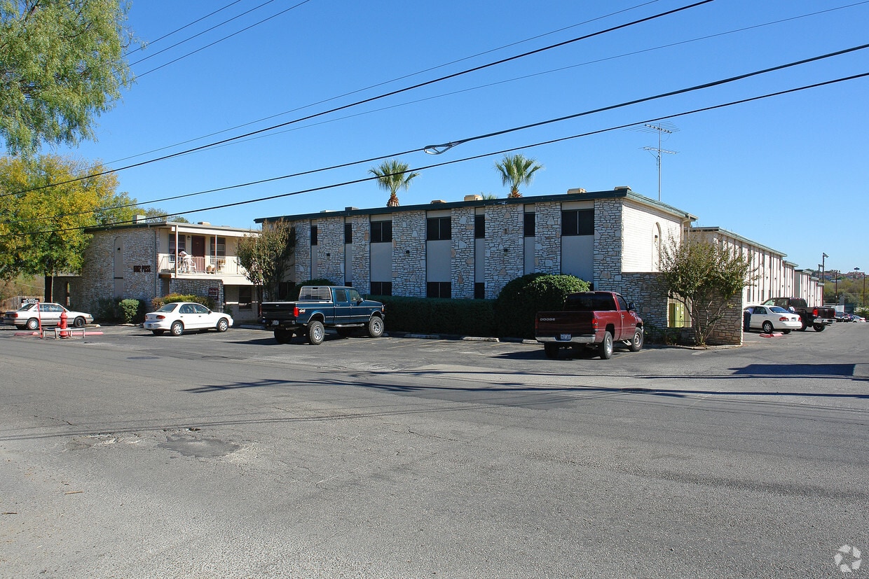 Primary Photo - Leon Trace Apartments