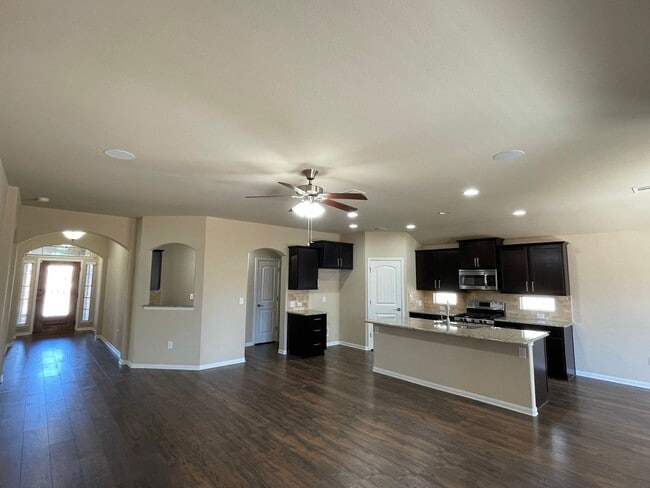 Building Photo - Great 3BR/2BA home on a spacious corner lo...