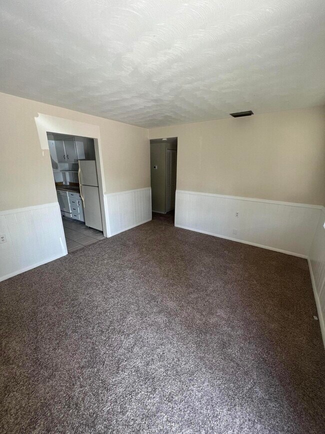 Building Photo - 908 Kensington Dr