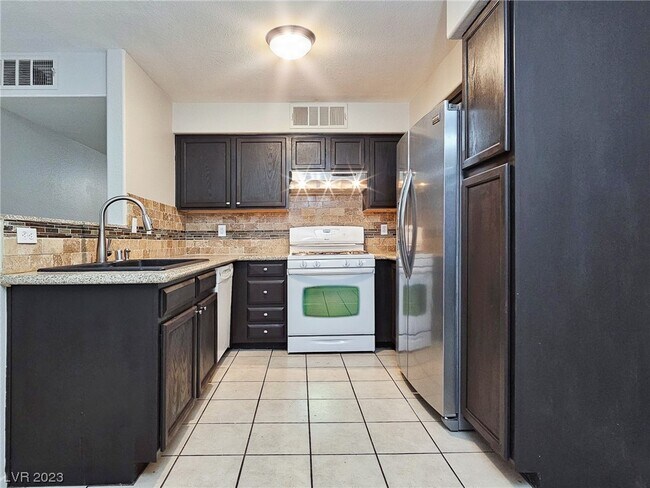 Building Photo - 5150 Mandalay Springs Dr