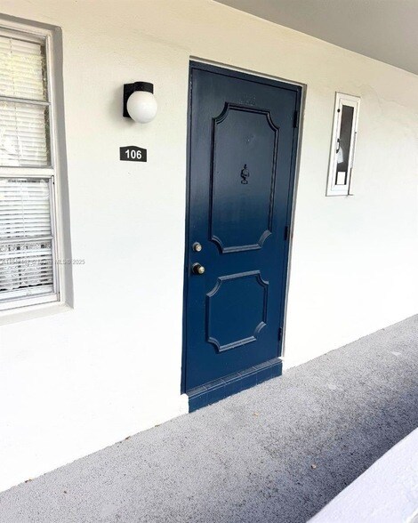 Foto del edificio - 7787 Golf Cir Dr