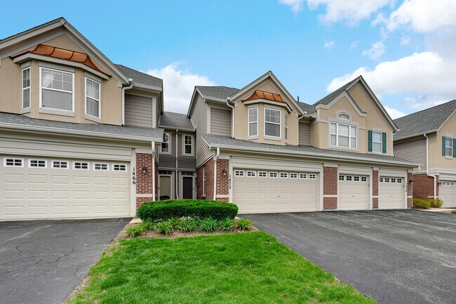 Building Photo - 1472 N Pinehurst Dr