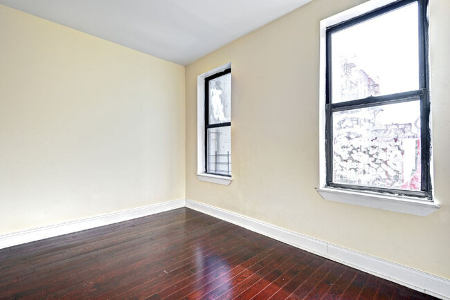 Building Photo - 304 W 151st St