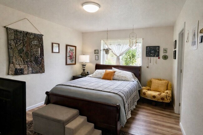 Building Photo - NINILCHIK LIVING W/BREATHTAKING VIEWS