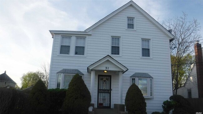 Building Photo - 31 E Raymond Ave
