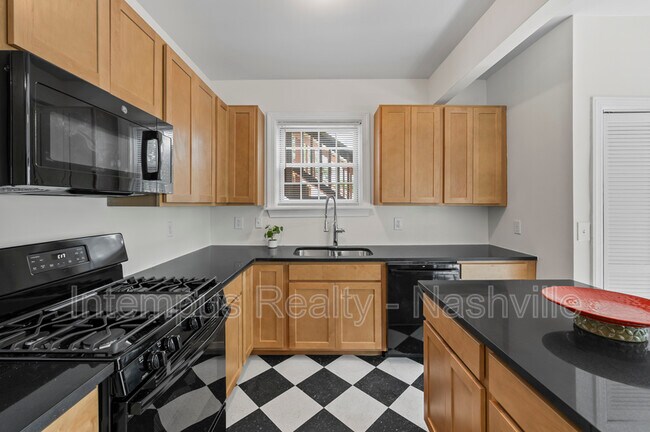 Foto del edificio - 2529 Ashwood Ave