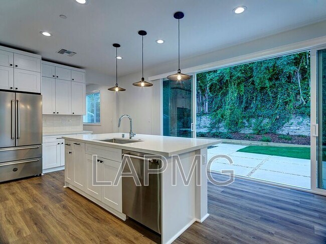 Foto del edificio - 5600 W 78th