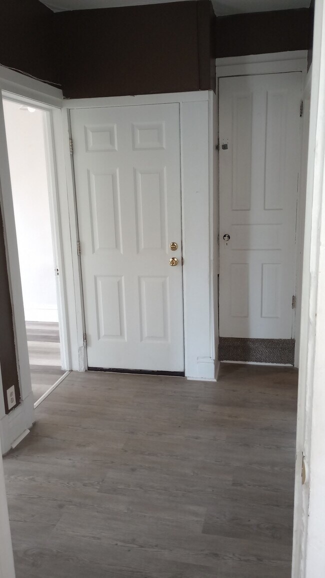 Building Photo - 229 Boyles Avenue, Unit 2