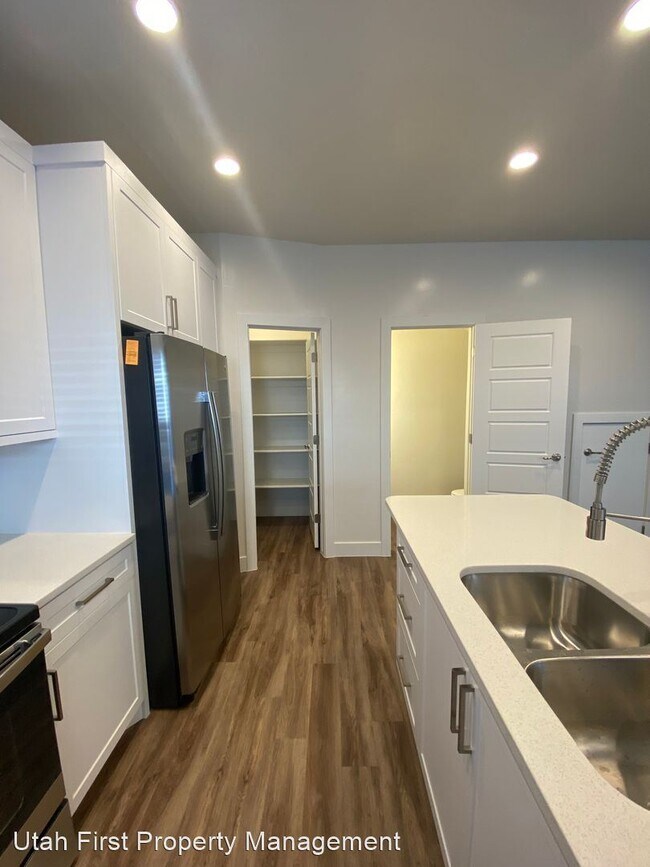 Building Photo - 3 br, 2.5 bath House - 3879 Platinum Dr