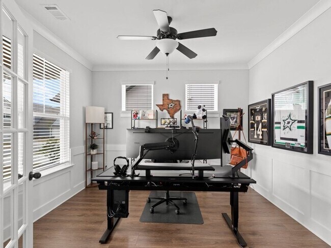 Building Photo - 4 Bedroom Single Family Home in Resort Sty...
