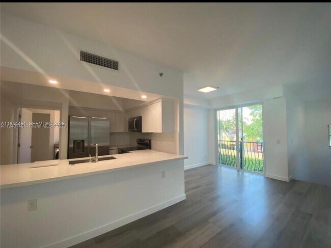 Building Photo - 3105 NE 184th St