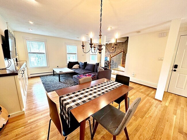 Building Photo - 187 Everett St