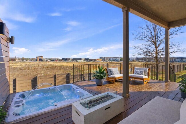 Foto del edificio - 7120 Silver Star Ln