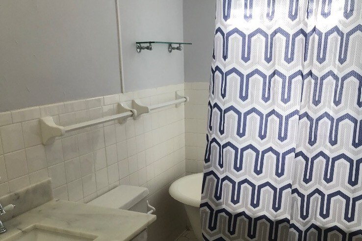 Claw tub shower, marble sink - 1212 W 4th St