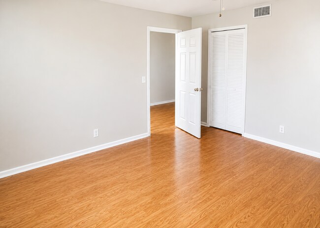 Building Photo - 1605 Palm Beach Trace Dr