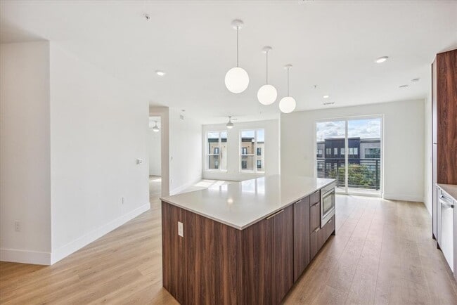 Foto del edificio - 1701 Simond Ave