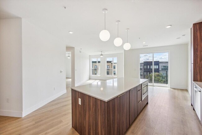 Building Photo - 1701 Simond Ave