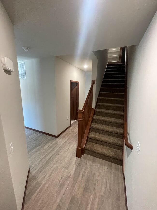 Building Photo - Driscoll Drive Townhomes (6402-6416)
