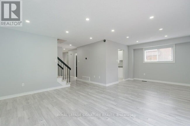 Building Photo - 48 Lawndale Crescent