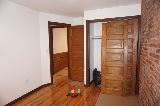 Foto del edificio - 206 8th Ave