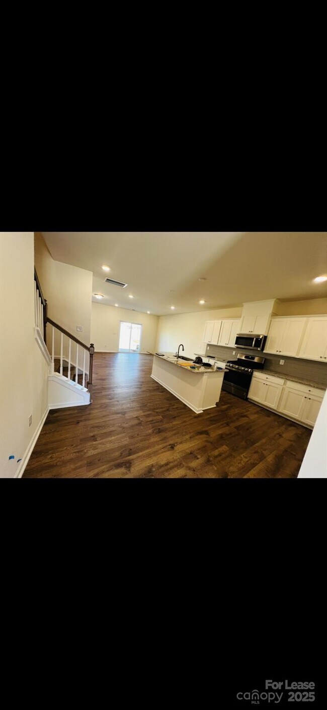 Building Photo - 2788 Yeager Dr NW
