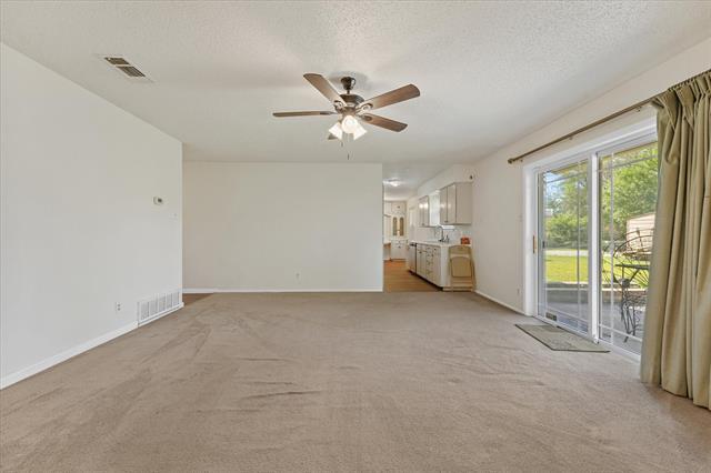 Foto del edificio - 3229 Oak Timber Dr