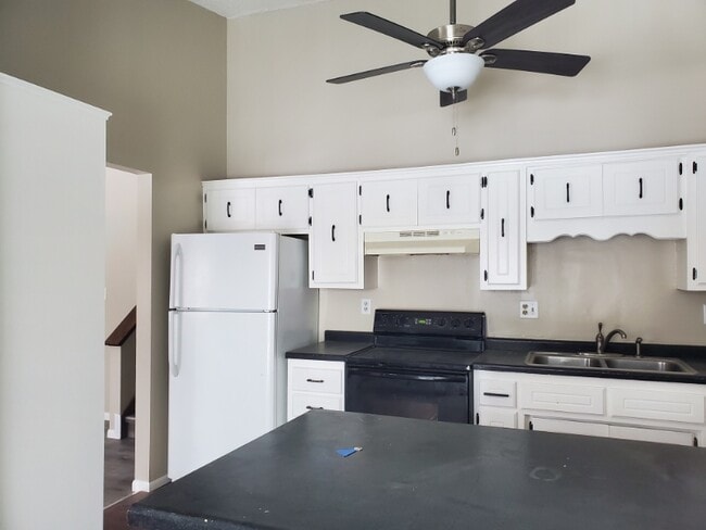 Building Photo - 1836 55th St E