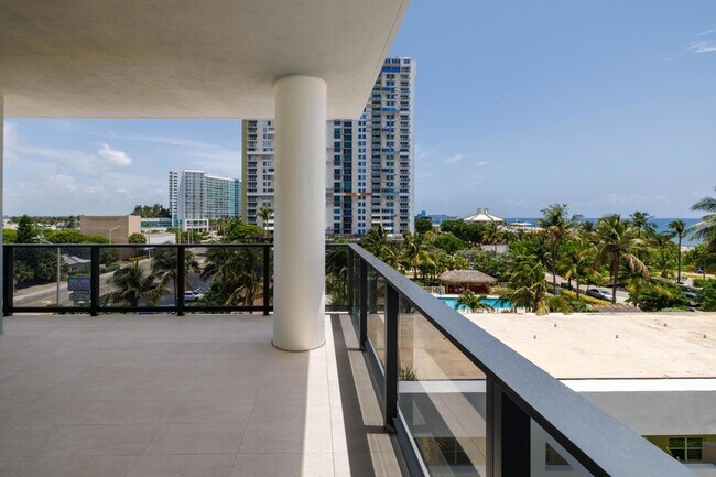 Foto del edificio - 305 Briny Ave