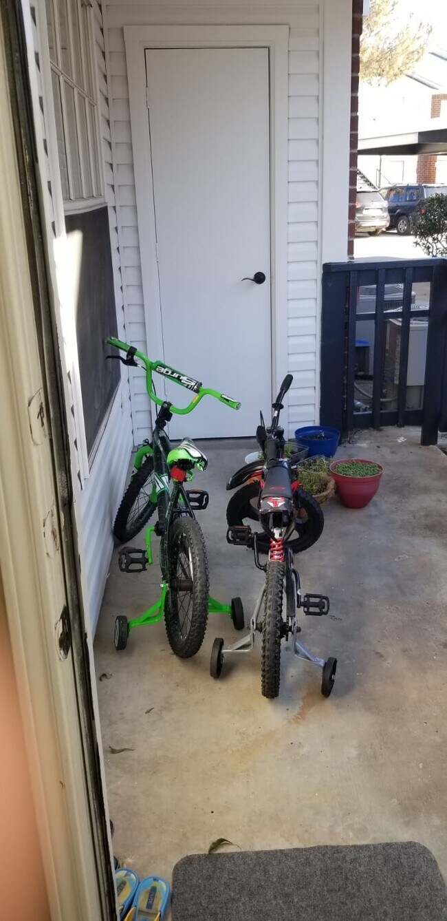 Foto del edificio - 6100 Windhaven Pky