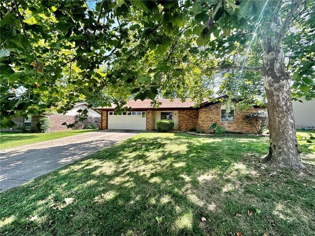 Building Photo - 601 S 19th St