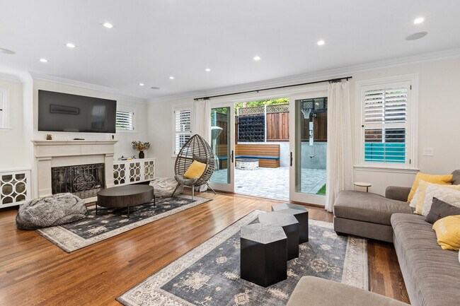 Building Photo - 180 Dorantes Ave