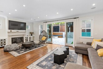 Building Photo - 180 Dorantes Ave