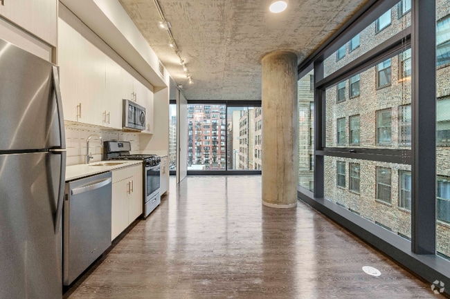 Building Photo - 707 S Clark St