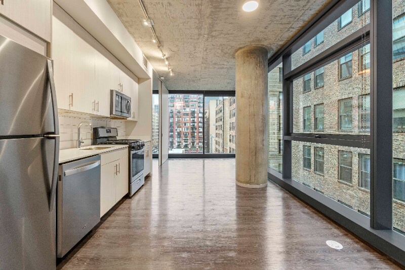 Foto principal - 707 S Clark St