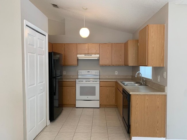 Building Photo - 821 Sunset Cove Dr.