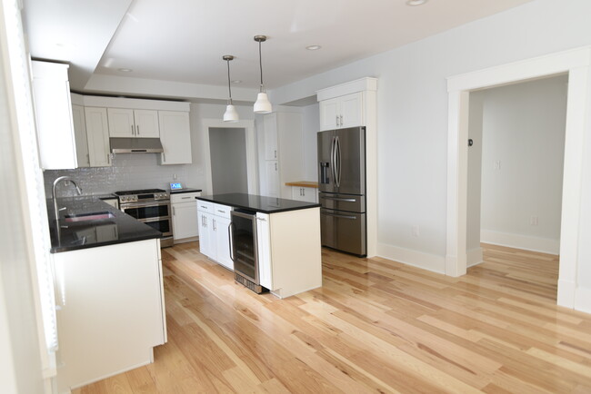 Kitchen - 90 Bartlett St